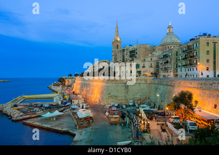 Malte, La Valette, Skyline avec Saint Paul's Anglican Cathedral et église des Carmes Banque D'Images