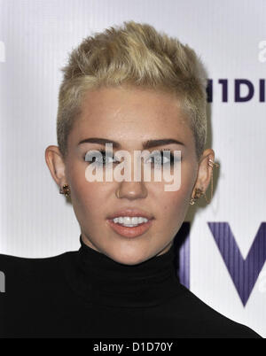 16 décembre 2012 - Los Angeles, Californie, États-Unis - Miley Cyrus assistant à la 2012 VH1 Divas tenue au Shrine Auditorium à Los Angeles, Californie le 16 décembre 2012. Crédit Image : 2012(© D. Long/Globe Photos/ZUMAPRESS.com) Banque D'Images