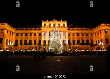 Marché de Noël en face du château de Schoenbrunn, Viennya. L'Autriche Banque D'Images