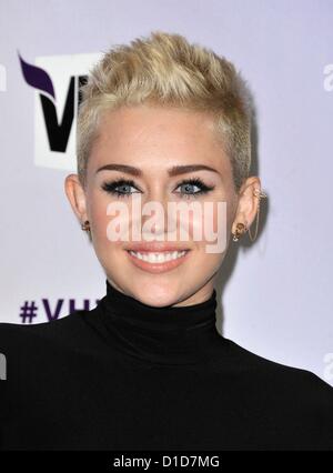 Los Angeles, Californie, USA. 16 décembre 2012. Miley Cyrus présente à VH1 Divas 2012 Concert, Shrine Auditorium, Los Angeles, CA, 16 décembre 2012. Photo par : Dee Cercone/Everett Collection Banque D'Images