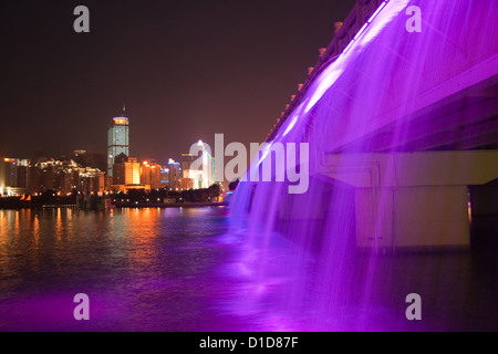 Scène de nuit de la ville moderne, Nanhu,Pont,Ville Nanning GuangXi Province, China Banque D'Images