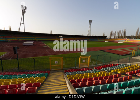 Vue sur le terrain de sport du stade Friedrich-Ludwig Jahnstadion à Berlin, Allemagne Banque D'Images