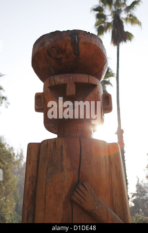 'Chemamul" (Statue de protéger un chef de guerre Mapuche enterré sous des mauvais esprits), parc de la colline de Santa Lucia, Santiago, Chili Banque D'Images