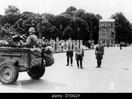 Les troupes allemandes envahissent Paris en juin 1940. Fotoarchiv für Zeitgeschichte Banque D'Images