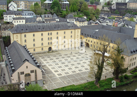 Vue sur la vieille ville de Luxembourg, classée au patrimoine mondial de l'UNESCO, depuis les casemates du Bock Banque D'Images