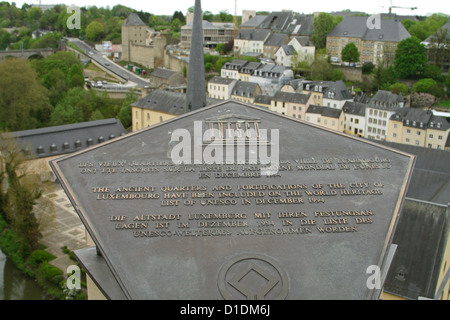 Vue sur la vieille ville de Luxembourg, classée au patrimoine mondial de l'UNESCO, depuis les casemates du Bock Banque D'Images