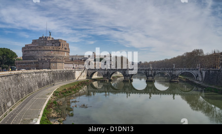 Castel Sant Angelo et Sant Angelo Bridge, Rome, Italie Banque D'Images