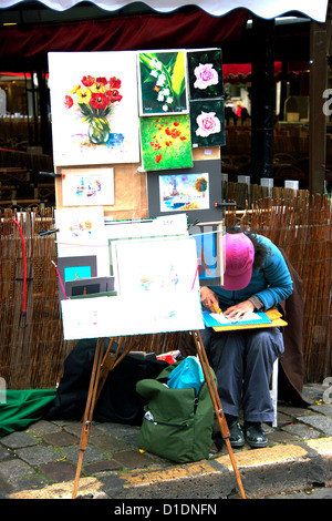 Artiste de rue travaillant dans la Place du Tertre, Montmartre Paris France Europe Banque D'Images
