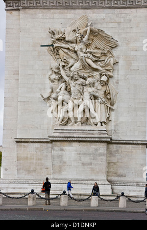 Le départ de 1792' ou 'La Marseillaise' un groupe sculpté par François rude sur l'Arc de Triomphe Paris France Europe Banque D'Images