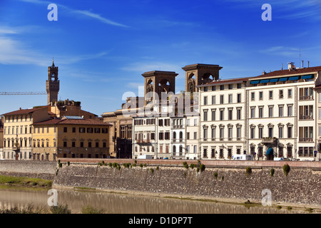 L'Italie. Florence. Maisons anciennes sur la rivière Arno Banque D'Images