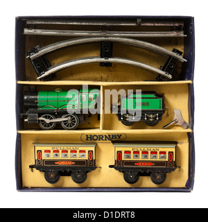 1950 Rare clockwork Hornby Train de voyageurs M0 Ensemble avec le fer blanc vert tendre et de locomotives et wagons Pullman Banque D'Images