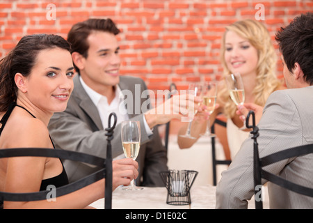 Quatuor dans un restaurant Banque D'Images