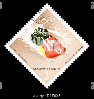 Timbre-poste de Hongrie représentant un homme quatre Bobsleigh, émis pour des Jeux Olympiques d'hiver de 1988 Banque D'Images