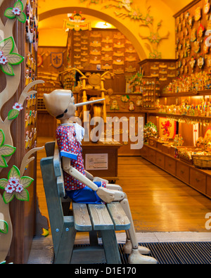 Pinocchio dans une boutique de produits du bois,du Trastevere Banque D'Images