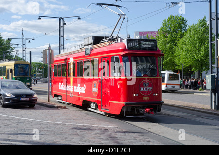 Rue Pavée en tramway, le centre d'Helsinki, Finlande, Scandinavie, Europe Banque D'Images