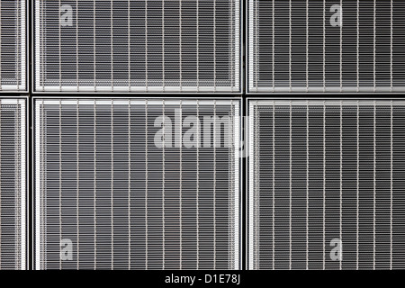 Ce résumé grille d'acier inoxydable forme un merveilleux art graphique composition industrielle Banque D'Images