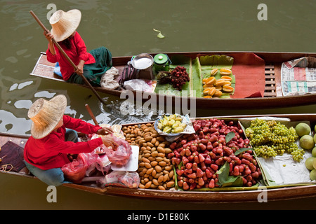 Le marché flottant de Damnoen Saduak, Thaïlande, Banque D'Images