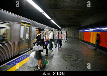 La station de métro, Sao Paulo, Brésil, Amérique du Sud Banque D'Images