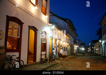 Maisons coloniales typiques dans la partie historique de Parati, l'État de Rio de Janeiro, Brésil, Amérique du Sud Banque D'Images
