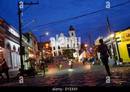 Scène de rue la nuit, Olinda, Pernambuco, Brésil, Amérique du Sud Banque D'Images