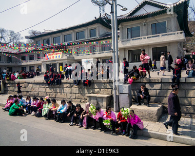 Scène de rue urbaine typique, Pyongyang, République populaire démocratique de Corée (RPDC), la Corée du Nord, d'Asie Banque D'Images