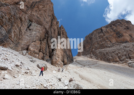 Randonnées en haute route 2 dans les Dolomites, la Province de Bolzano, Trentin-Haut-Adige/Tyrol du Sud, Italie, Europe Banque D'Images