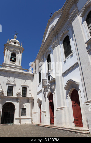 Beffroi de style baroque et Igreja de Nossa Senhora da Graça (Notre Dame de Grace Church) à Graca, Lisbonne, Portugal, Europe Banque D'Images