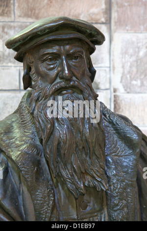 Statue de John Knox, La Cathédrale Saint-Gilles, vieille ville, Édimbourg, Écosse, Royaume-Uni, Europe Banque D'Images