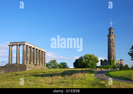 Nelson's et le Monument National, Calton Hill dans le soleil d'été, Édimbourg, Écosse, Royaume-Uni, Europe Banque D'Images