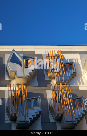 L'extérieur du nouveau Parlement écossais, l'architecte Enric Miralles, Holyrood, Édimbourg, Écosse, Royaume-Uni, Europe Banque D'Images