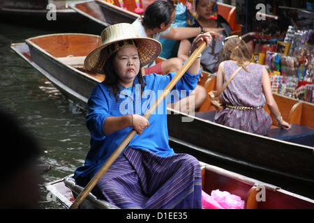 Marché flottant en Thailande Banque D'Images