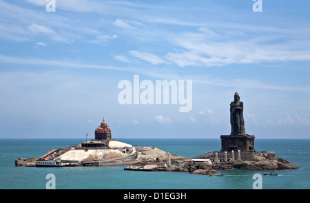 Vivekananda memorial rock et Thiruvalluvar statue. Kanyakumari. Le cap Comorin. L'Inde Banque D'Images