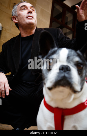 15/12/12 chef Ferran Adria du restaurant El Bulli à l'occasion de rencontrer "bulli' race de chien dans Logroño, La Rioja, Espagne Banque D'Images