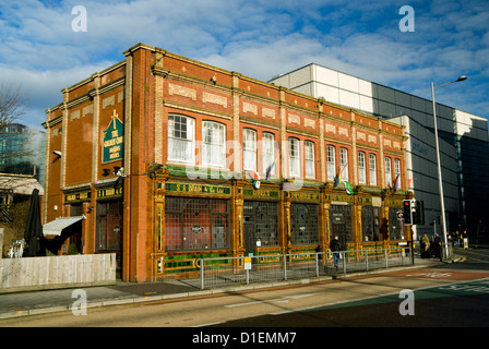 La croix d'or du pays de Galles cardiff pub uk Banque D'Images