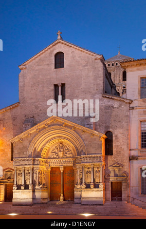 Église Saint Trophime à Arles, Provence France Banque D'Images