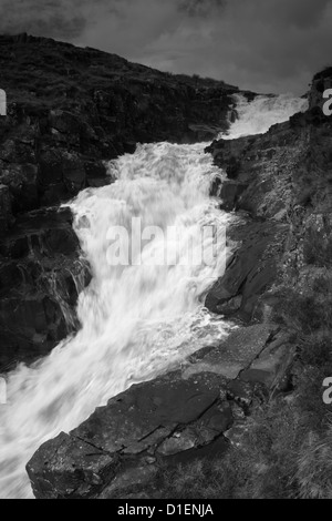 Image panoramique en noir et blanc, museau chaudron cascade, fleuve Tees, Maison du Maure National Nature Reserve, Durham, Teesdale Banque D'Images