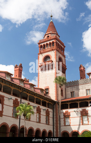 Tour ornée et détails de Ponce de Leon hôtel maintenant Flagler college construit Henry Flagler à St Augustine en Floride Banque D'Images