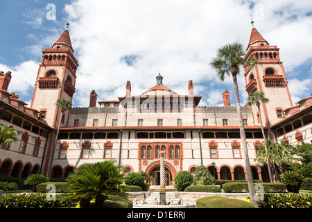 Tour ornée et détails de Ponce de Leon hôtel maintenant Flagler college construit Henry Flagler à St Augustine en Floride Banque D'Images