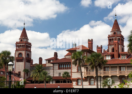 Tour ornée et détails de Ponce de Leon hôtel maintenant Flagler college construit Henry Flagler à St Augustine en Floride Banque D'Images