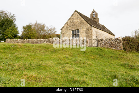 Église paroissiale de St Oswald au hameau abandonné de Widford dans l'Oxfordshire Windrush Valley Banque D'Images