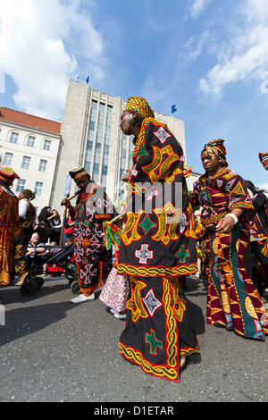 Les participants du Carnaval des Cultures à Berlin le 25.05.2010, Allemagne Banque D'Images