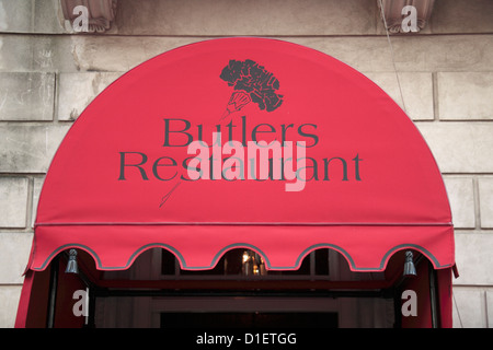 L'entrée de Butlers Restaurant, une partie de l'hôtel Chesterfield Mayfair, Charles Street, Mayfair, London, W1, au Royaume-Uni. Banque D'Images