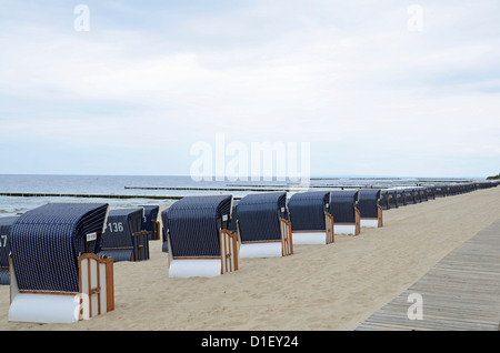 Chaises de plage sur la plage de Kühlungsborn, Usedom, Allemagne Banque D'Images