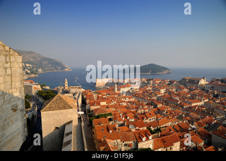 Croatie, Dubrovnik, remparts et ville Banque D'Images