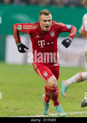 La concurrence de la coupe d'Allemagne - FC Augsburg v FC Bayern Munich 0-2 le 18 décembre 2012 : le Bayern's Xherdan Shaqiri célèbre après son 2-0. Banque D'Images