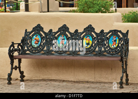 Banc en fer forgé à Plaza à Taos, New Mexico, USA Banque D'Images