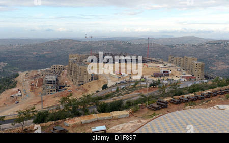 Vue sur le site de construction de la nouvelle ville Rawabi près de Ramallah, dans les territoires palestiniens, 08 décembre 2012. Le projet est hébergé par Bayti Real Estate Investment Company, qui a été créé pour construire Rawabi, la première ville palestinienne et la pierre angulaire d'une nouvelle, moderne, viable de la société palestinienne. Photo : Rainer Jensen Banque D'Images