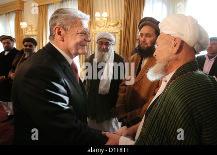 Le président fédéral allemand Joachim Gauck se réunit des représentants des organisations religieuses à Kaboul, Afghanistan, le 18 décembre 2012. Photo : WOLFGANG KUMM Banque D'Images