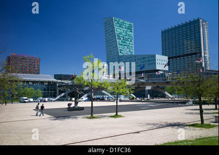 Place François-Mitterrand et de la gare TGV Lille Europe, Lille, Nord-Pas de Calais, France, Europe Banque D'Images