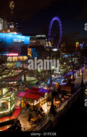 La Banque du Sud et Marché de Noël au soir, Londres, Angleterre Banque D'Images